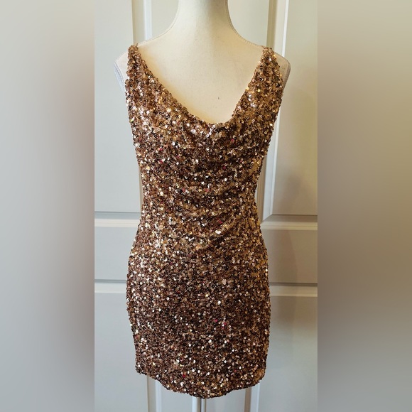 Love&Lemonade sexy Gold drop collar open back Bodycon sequin dress size L NWT - Picture 3 of 8